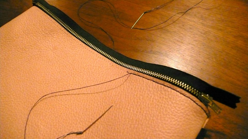Illustration for article titled This Awesome Purse Is Incredibly Easy To Make (Here's How!)